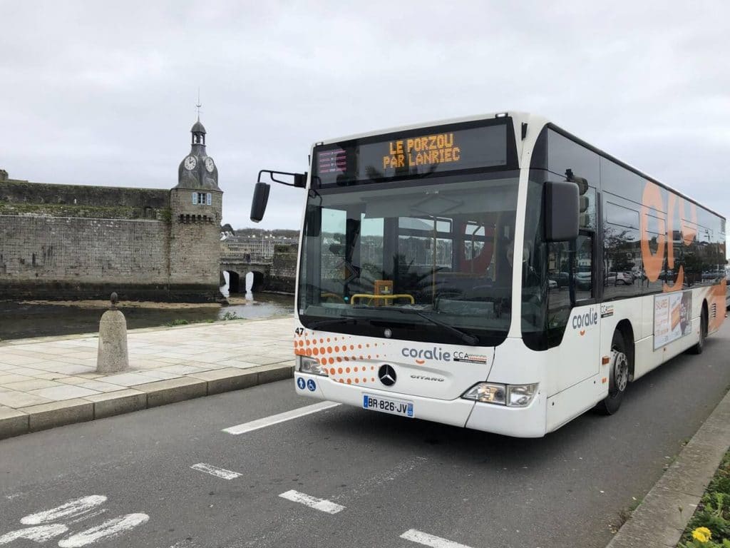 Ligne Le Porzou par Lanriec bus urbain de Concarneau passant devant la ville close.