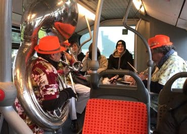 Des usagers heureux dans les bus du réseau de transport urbain Coralie CCA à Concarneau, ils ont voyagé en musique !