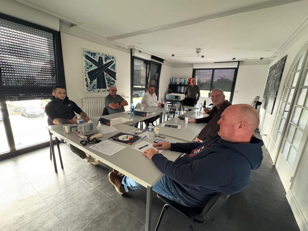 Avant la reprise les conducteurs Le Roux Bus et Cars, Rolland Kreisker et Océlorn, suivent leur Formation Continue Obligatoire transport de voyageurs (#FCO).